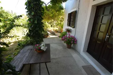 Veli Lošinj 2-Bedroom Apartment for 4 Guests