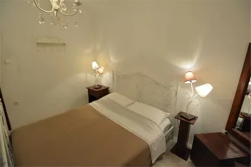 Veli Lošinj 2-Bedroom Apartment for 4 Guests