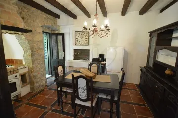 Veli Lošinj 2-Bedroom Apartment for 4 Guests