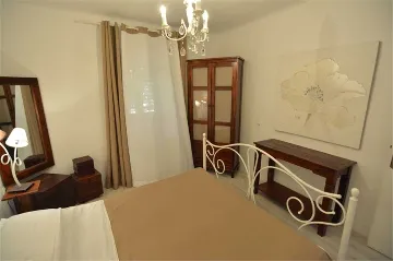 Veli Lošinj 2-Bedroom Apartment for 4 Guests