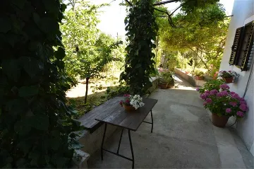 Veli Lošinj 2-Bedroom Apartment for 4 Guests