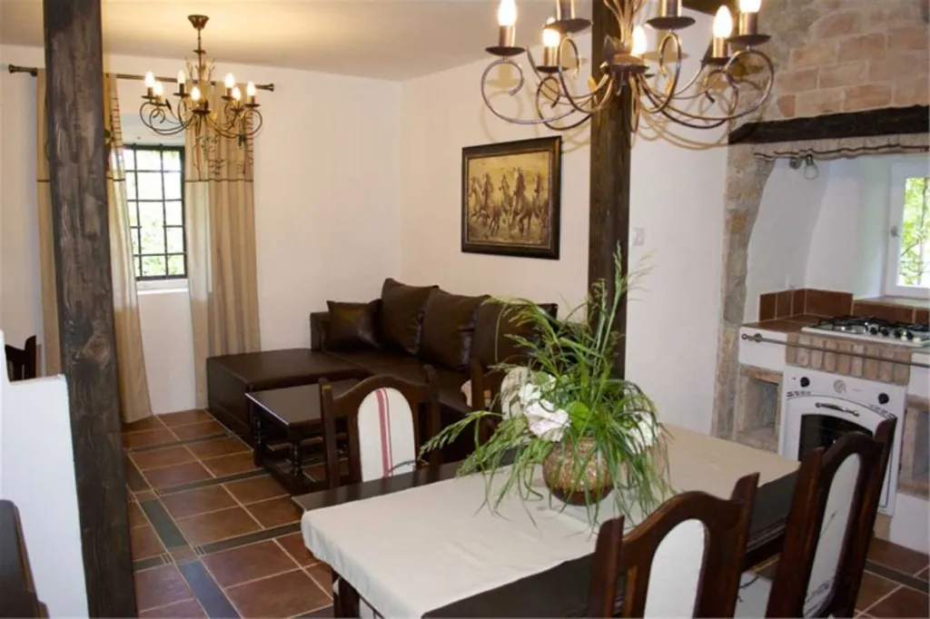 Veli Lošinj 2-Bedroom Apartment for 4 Guests