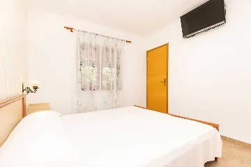 2-Bedroom Apartment in Mali Lošinj for 4 Guests