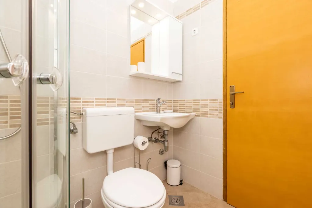 2-Bedroom Apartment in Mali Lošinj for 4 Guests