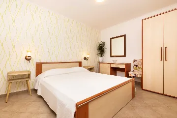 2-Bedroom Apartment in Mali Lošinj for 4 Guests
