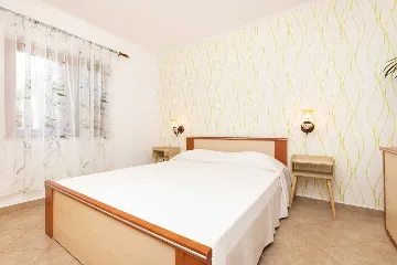 2-Bedroom Apartment in Mali Lošinj for 4 Guests