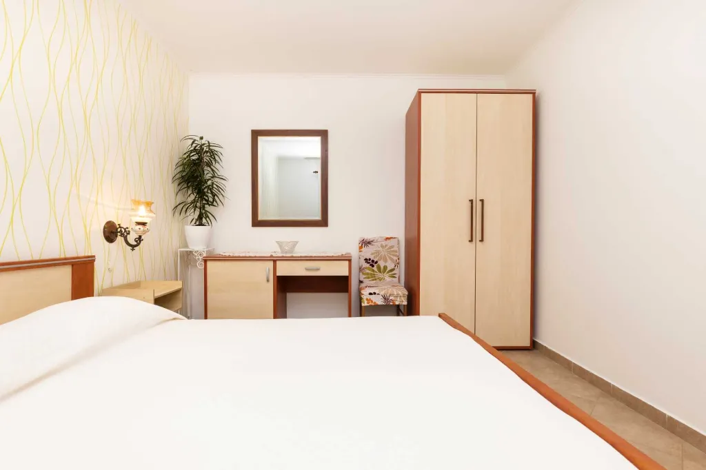 2-Bedroom Apartment in Mali Lošinj for 4 Guests