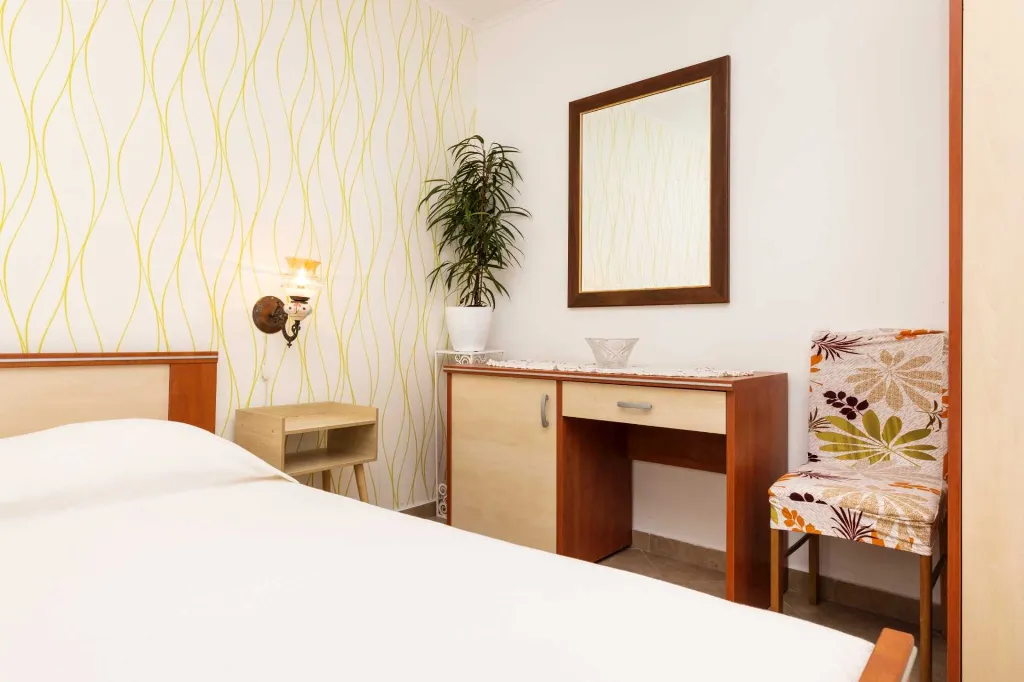 2-Bedroom Apartment in Mali Lošinj for 4 Guests