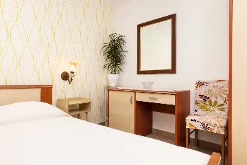 2-Bedroom Apartment in Mali Lošinj for 4 Guests