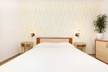 2-Bedroom Apartment in Mali Lošinj for 4 Guests