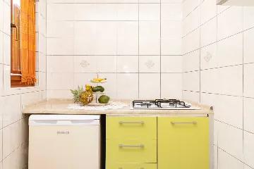 2-Bedroom Apartment in Mali Lošinj for 4 Guests