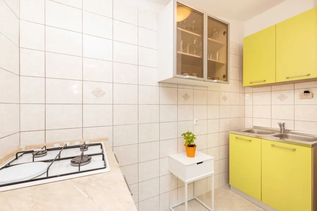 2-Bedroom Apartment in Mali Lošinj for 4 Guests