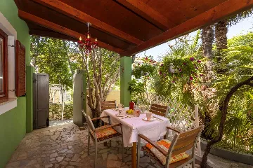 2-Bedroom Apartment in Mali Lošinj for 4 Guests