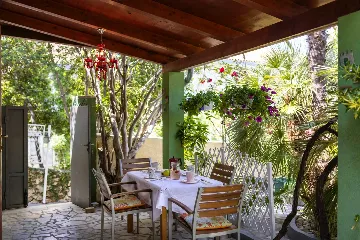 2-Bedroom Apartment in Mali Lošinj for 4 Guests