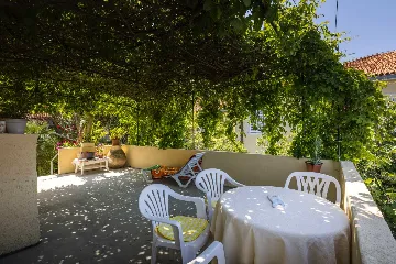 2-Bedroom Apartment in Mali Lošinj for 4 Guests