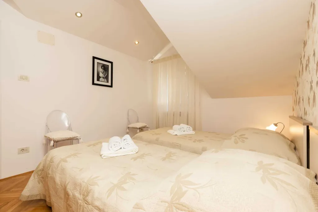 Artatore 2-Bedroom Apartment for 4 Guests