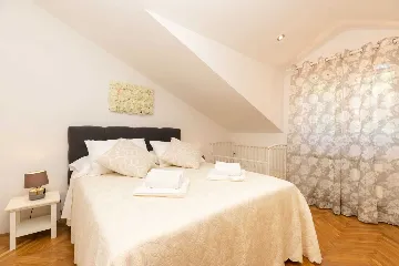 Artatore 2-Bedroom Apartment for 4 Guests