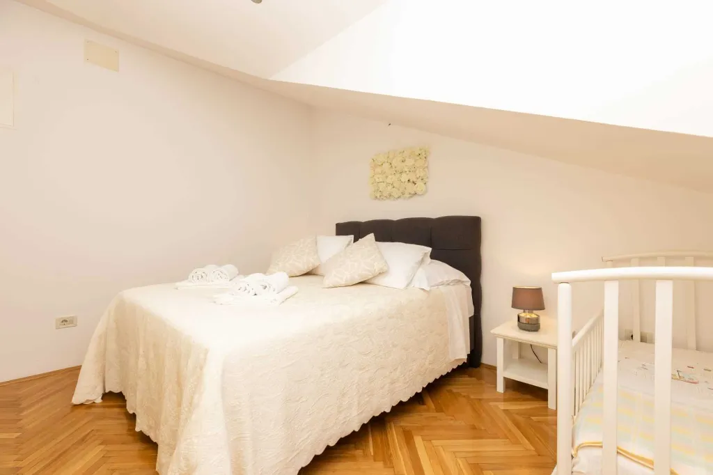 Artatore 2-Bedroom Apartment for 4 Guests