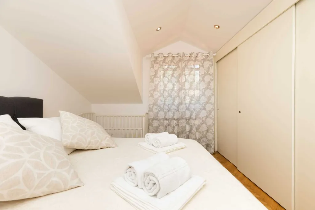 Artatore 2-Bedroom Apartment for 4 Guests