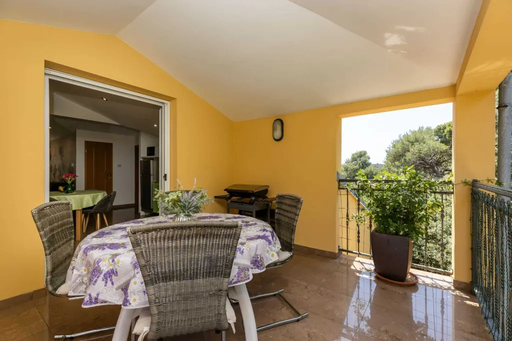 Artatore 2-Bedroom Apartment for 4 Guests