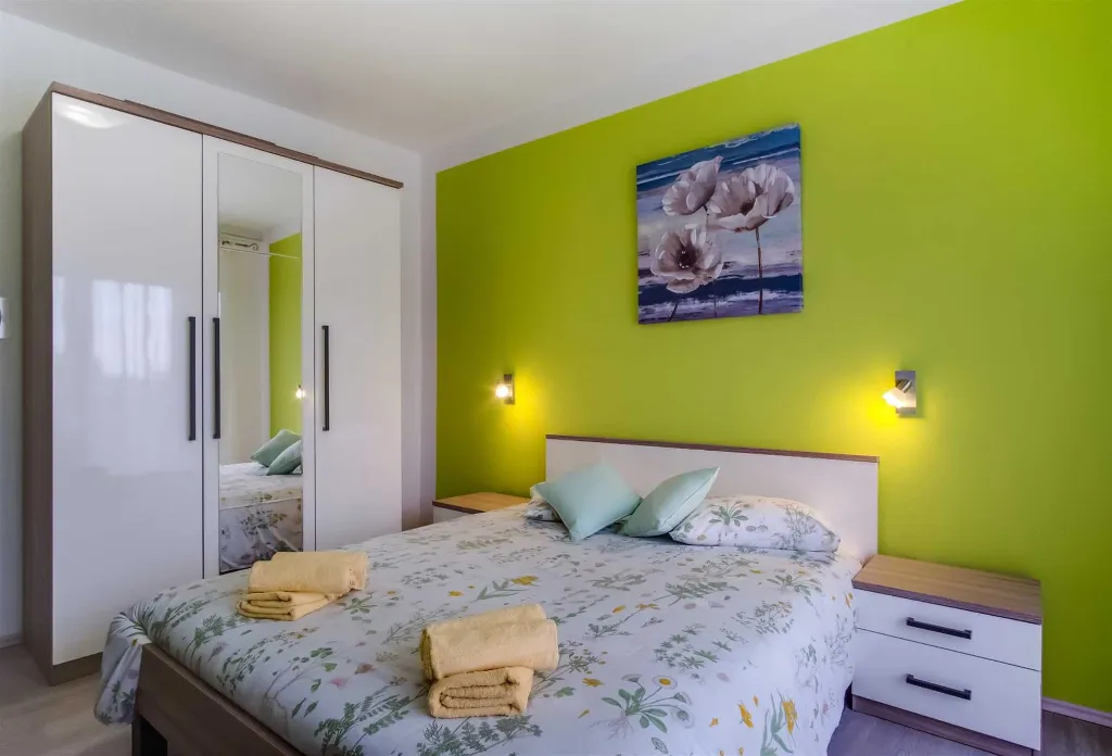Veli Lošinj 2-Bedroom Apartment for 4 with Pet