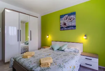 Veli Lošinj 2-Bedroom Apartment for 4 with Pet