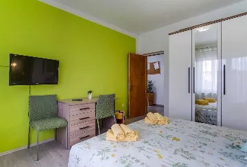 Veli Lošinj 2-Bedroom Apartment for 4 with Pet