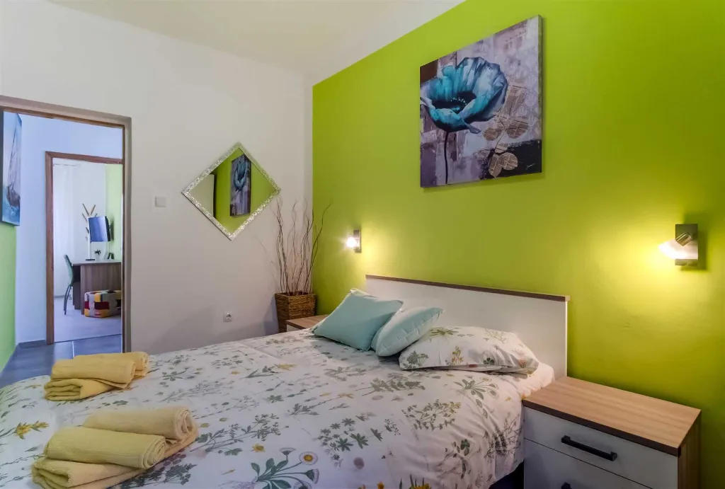 Veli Lošinj 2-Bedroom Apartment for 4 with Pet