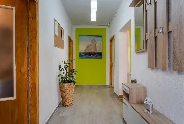 Veli Lošinj 2-Bedroom Apartment for 4 with Pet