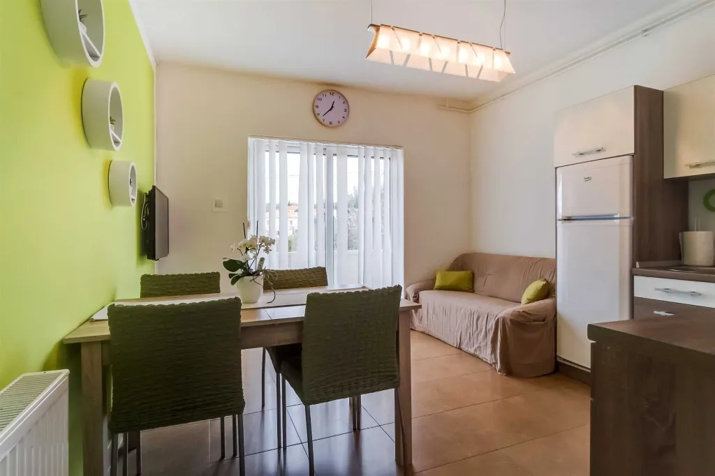 Veli Lošinj 2-Bedroom Apartment for 4 with Pet