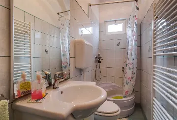 Veli Lošinj 2-Bedroom Apartment for 4 with Pet