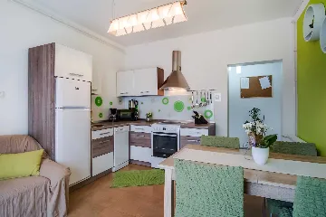 Veli Lošinj 2-Bedroom Apartment for 4 with Pet