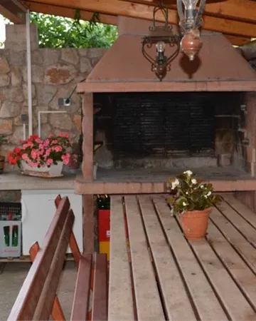 Veli Lošinj 2-Bedroom Apartment for 4 with Pet