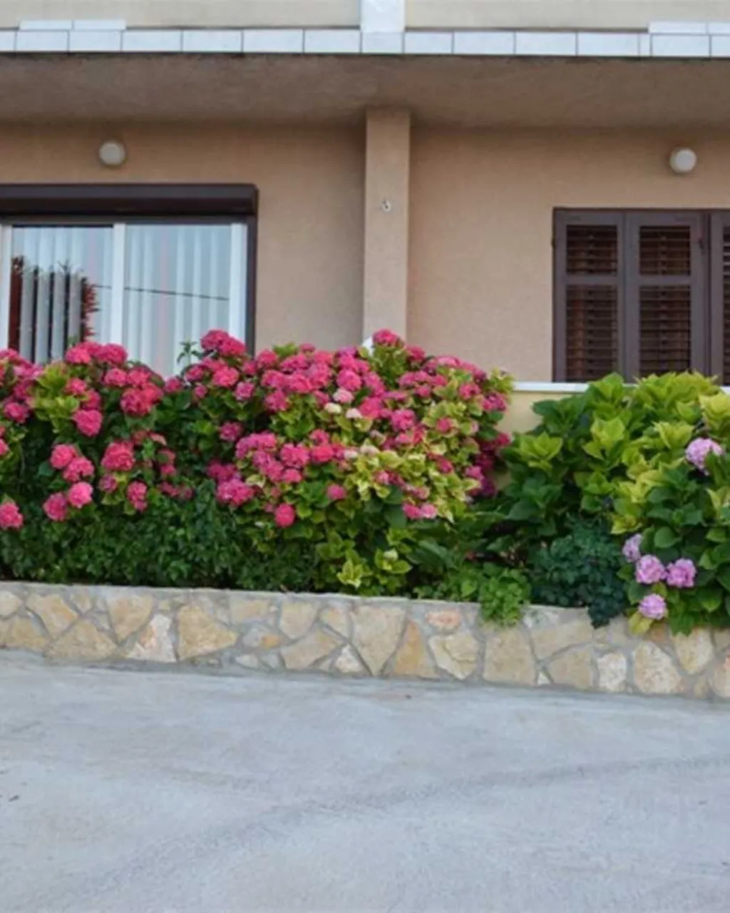 Veli Lošinj 2-Bedroom Apartment for 4 with Pet