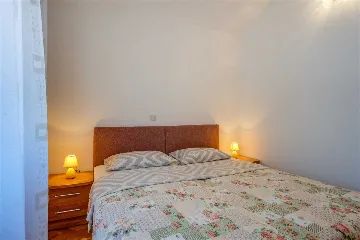 2-Bedroom Apartment in Mali Lošinj for up to 5