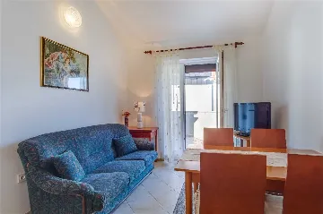 2-Bedroom Apartment in Mali Lošinj for up to 5