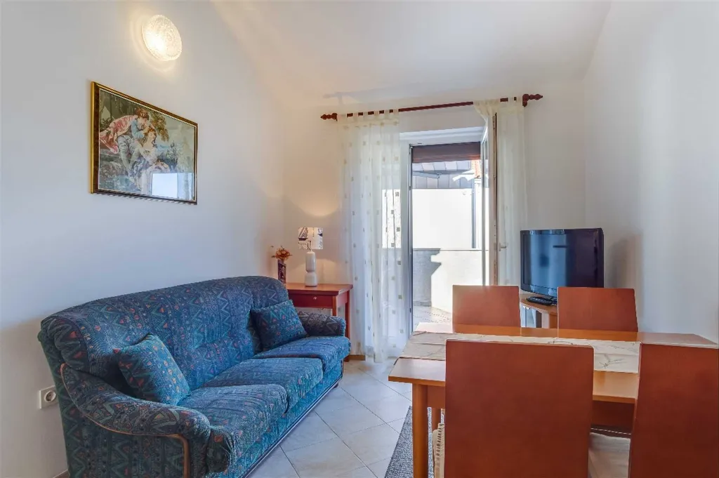 2-Bedroom Apartment in Mali Lošinj for up to 5