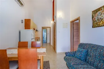 2-Bedroom Apartment in Mali Lošinj for up to 5