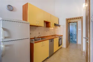 2-Bedroom Apartment in Mali Lošinj for up to 5