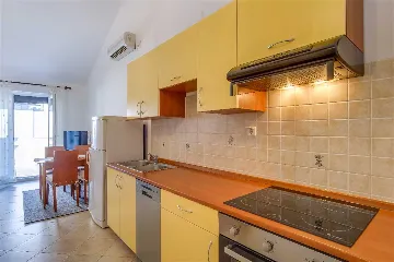 2-Bedroom Apartment in Mali Lošinj for up to 5