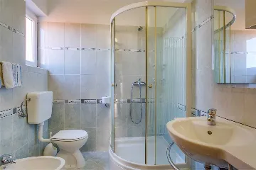 2-Bedroom Apartment in Mali Lošinj for up to 5