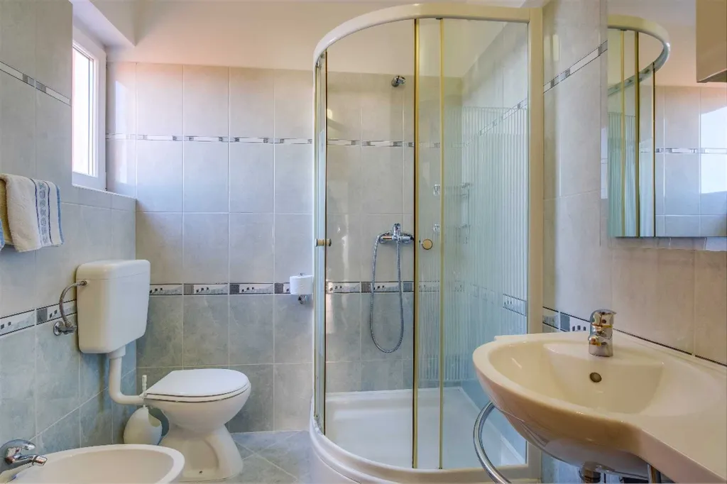 2-Bedroom Apartment in Mali Lošinj for up to 5