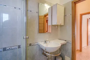 2-Bedroom Apartment in Mali Lošinj for up to 5