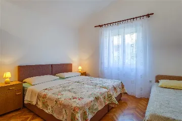 2-Bedroom Apartment in Mali Lošinj for up to 5