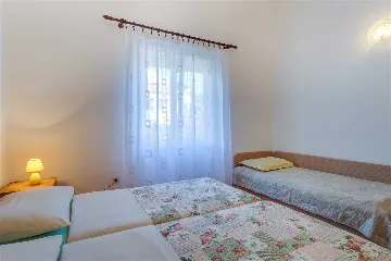 2-Bedroom Apartment in Mali Lošinj for up to 5
