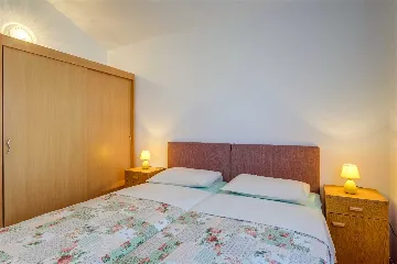 2-Bedroom Apartment in Mali Lošinj for up to 5