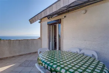 2-Bedroom Apartment in Mali Lošinj for up to 5