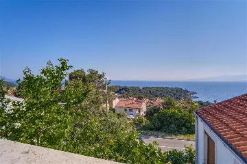 2-Bedroom Apartment in Mali Lošinj for up to 5