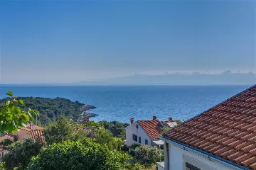 2-Bedroom Apartment in Mali Lošinj for up to 5