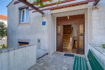 2-Bedroom Apartment in Mali Lošinj for up to 5